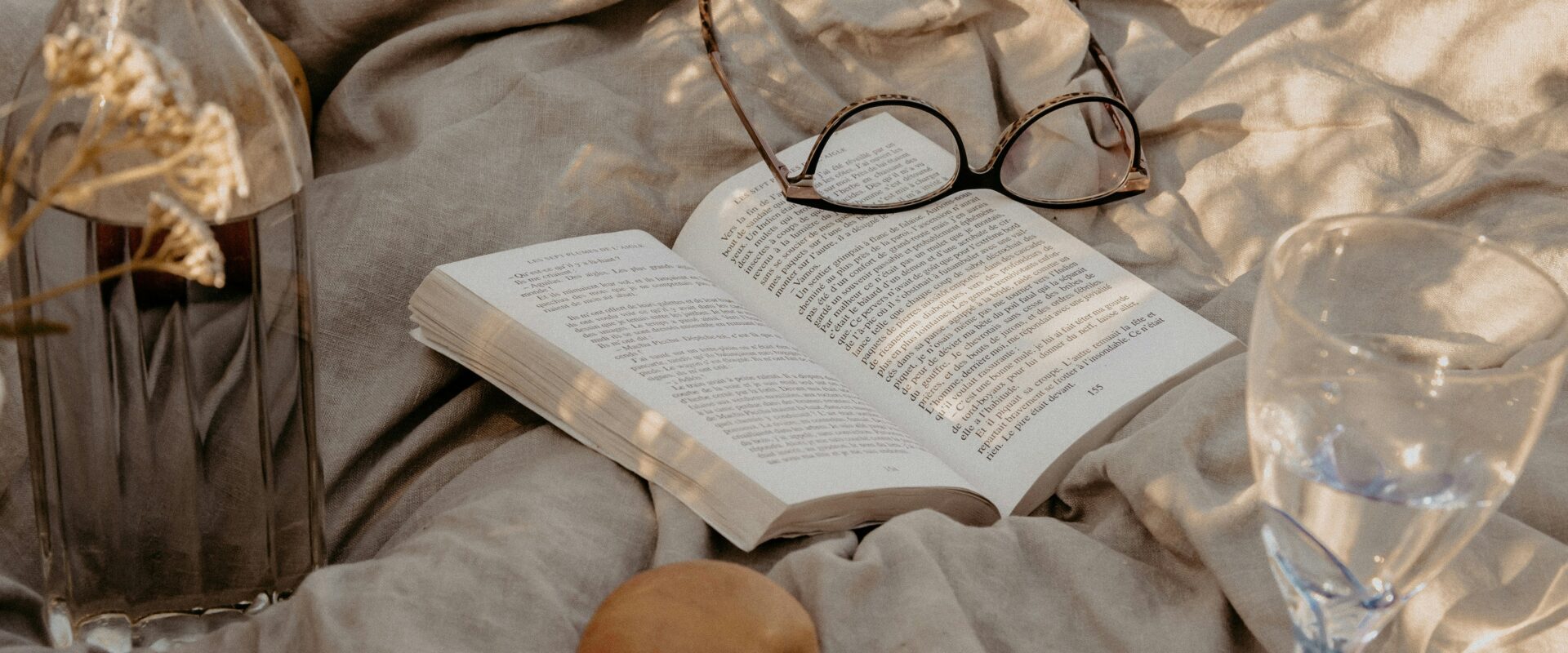 Copertina dei sei libri per l'estate, libroterapia con Claudia Fulvi